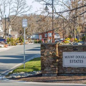 mount douglas estates enterance